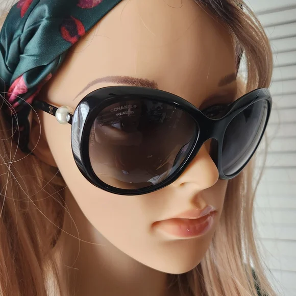 CHANEL CC Pearl Polarized Sunglasses 5302-H - Picture 9 of 10